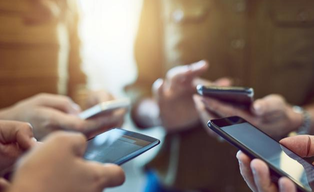 苹果|为什么年轻人不再热衷于换手机了?