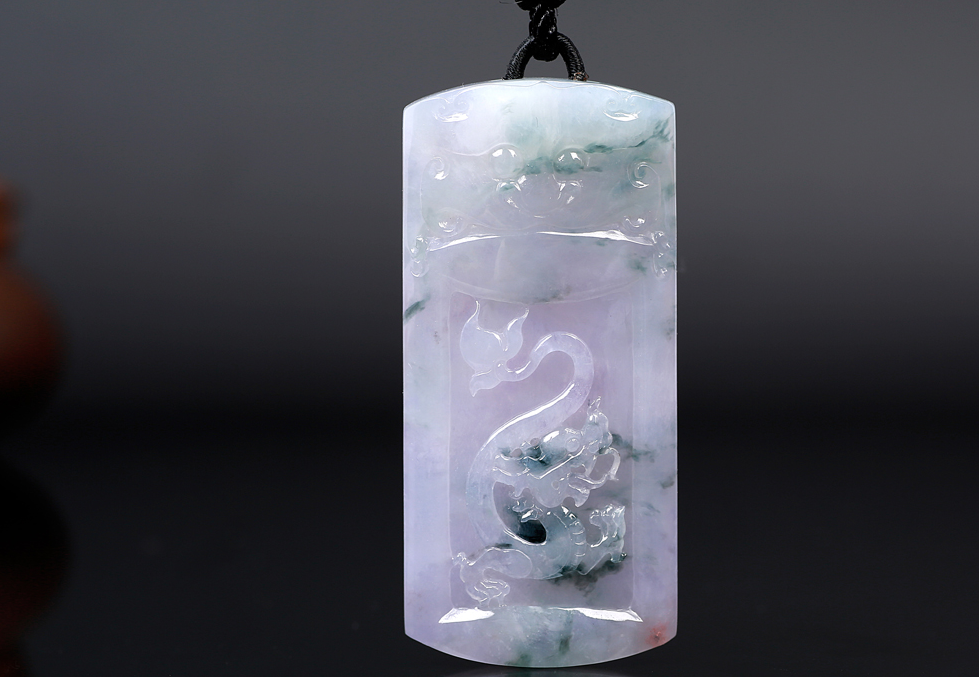 翡翠|什么翡翠会和我们相伴一生?翡翠与人的关联,一生陪伴难以割舍