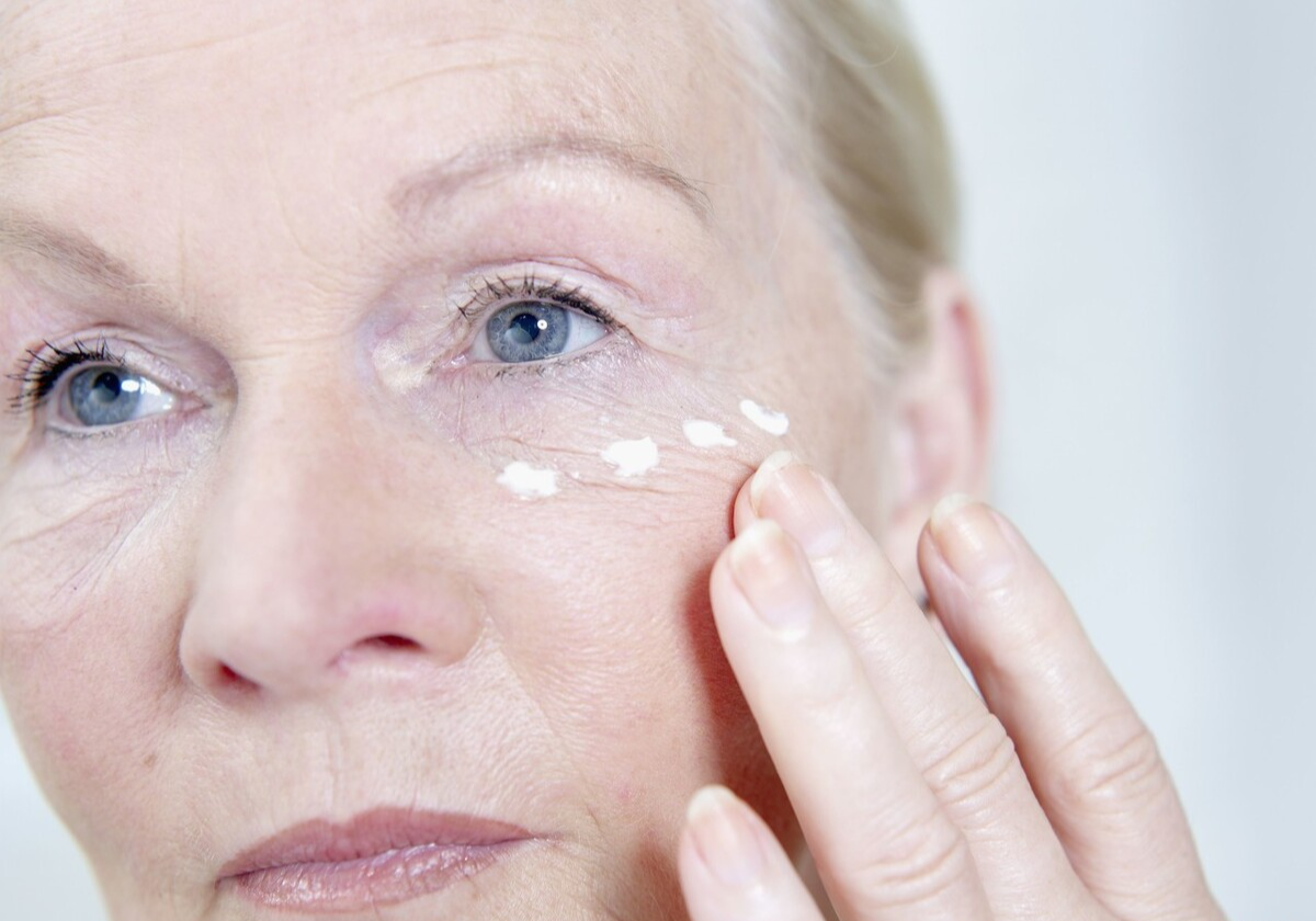 短发 女人上了年纪别乱打扮,养成这4个好习惯,看起来比同龄人显年轻.