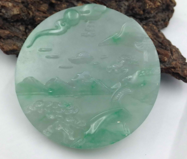 翡翠|市场上的翡翠真假难辨，作为新手收藏家，要先学多看少买避免损失