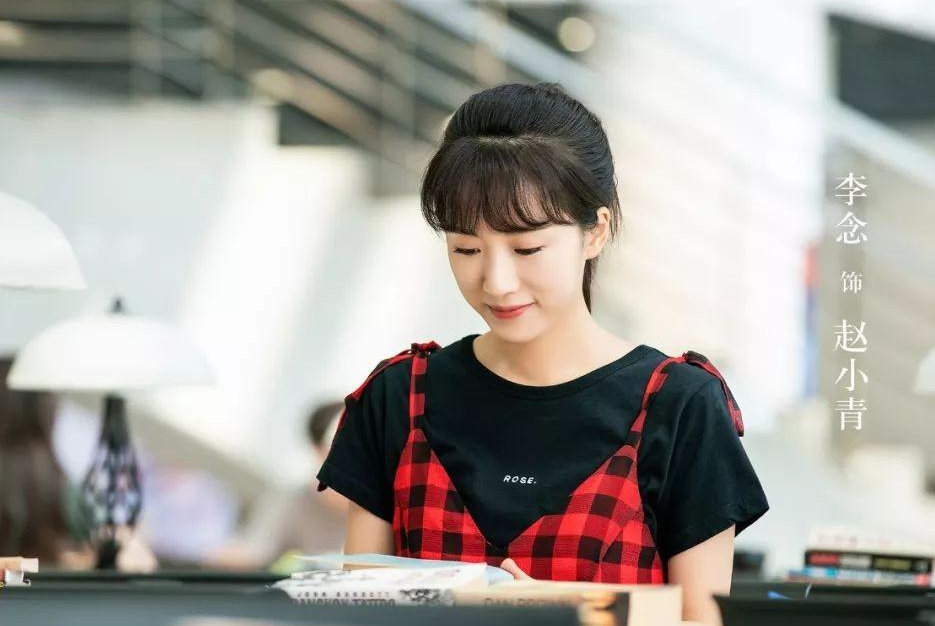 李念|李念和51岁富豪老公罕见合照，生俩娃脸还嫩得像少女，笑靥如花