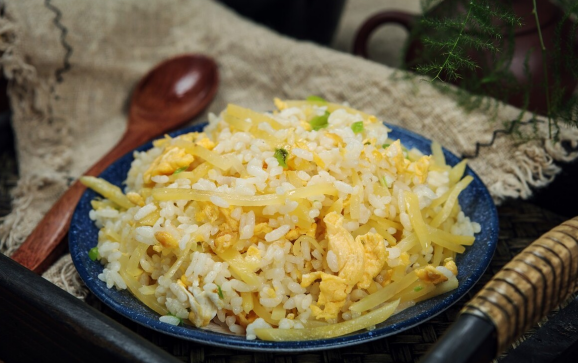 车前草|卫生组织呼吁：“2素菜”是胃病的“垫脚石”，不想肠胃烂成渣，尽早远离