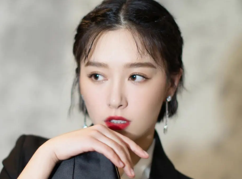 阚清子|时光淬炼的美人阚清子，成功摆脱渣男后，用实力迎来事业第二春