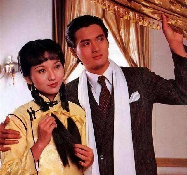 赵雅芝|68岁赵雅芝带领员工跑步,锻炼结束人手一杯奶茶,网友:无效减肥