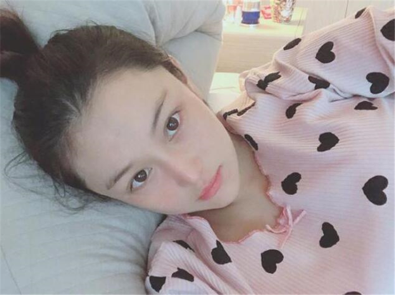 张馨予|素颜状态像村姑？看看36岁的张馨予，肤质细腻光滑被赞像少女