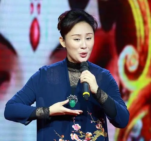 吕洋|程派旦角吕洋近照，她是梅花奖获得者，不但人长得美，唱腔更美