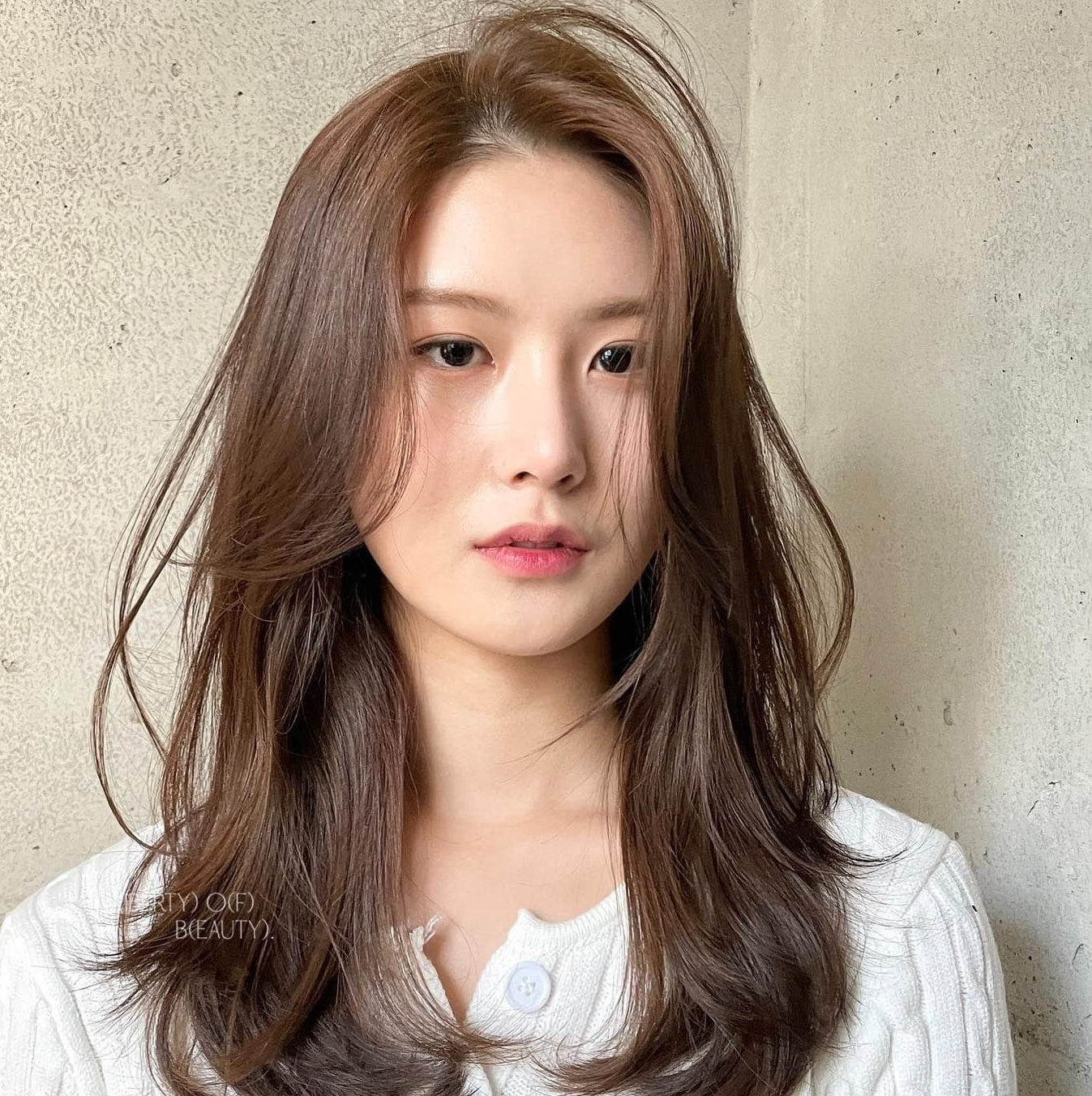 短发 女人想变美,最火的发型不能少,剪短发烫卷卷