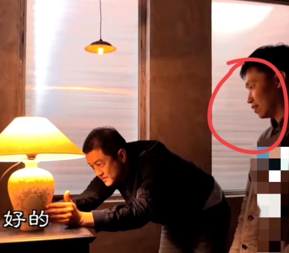 李亚鹏|李亚鹏这次访友不懂装懂，全程尴聊？看得人难为情！