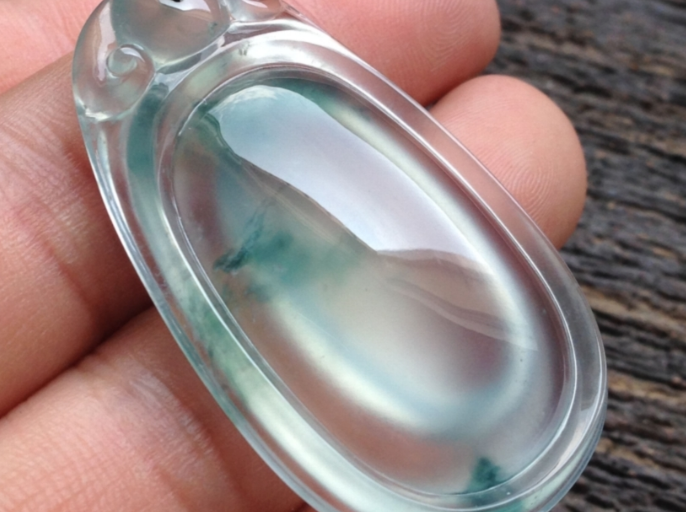 翡翠|一块儿孬料子翡翠，经过黑心商家的改造，摇身一变成了高品质翡翠