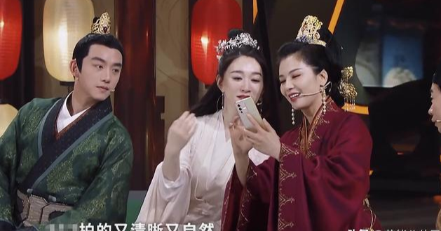 全员加速中|《王牌对王牌7》吃相太难看！全员狂看提词器，硬塞广告毫不掩饰