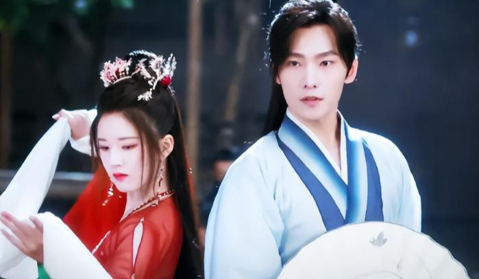 韩剧|赵露思疑有顶流男友，直指杨洋?