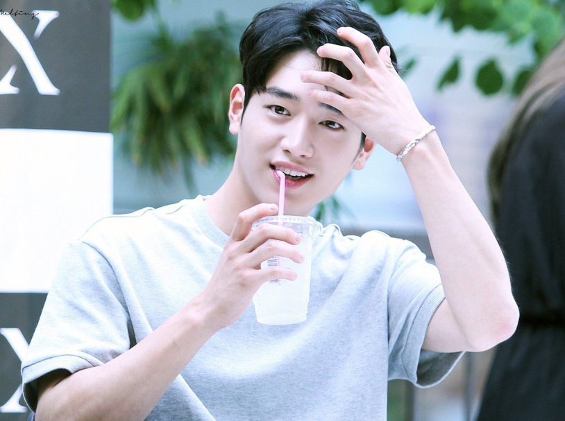 徐康俊|韩剧男神徐康俊，被称作是母胎男神，难怪雪炫都迷他！