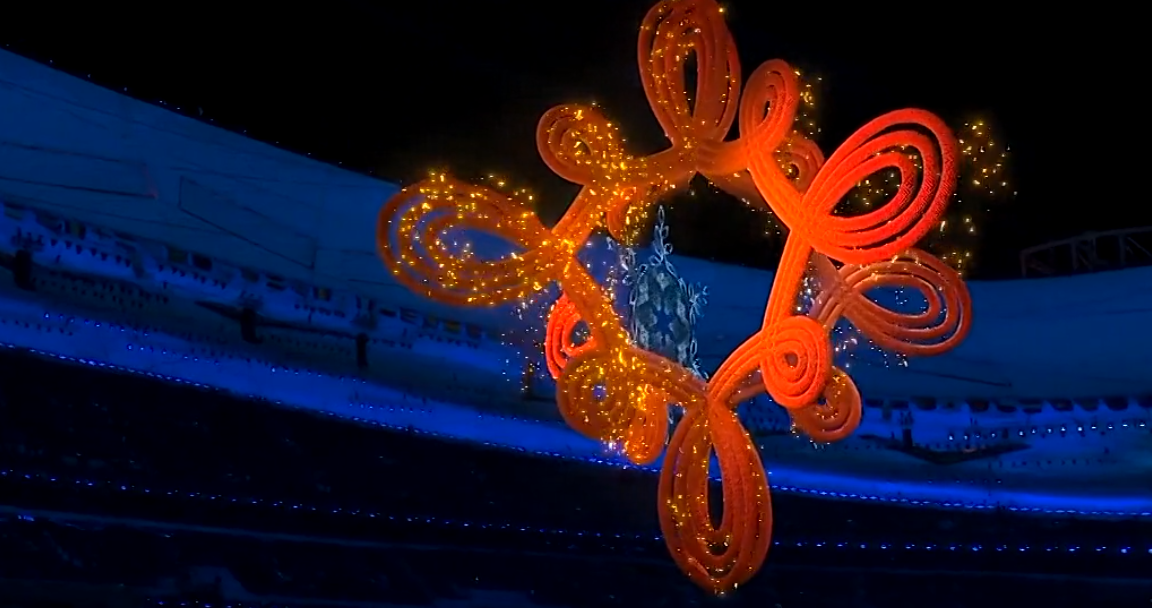 徐梦桃|冬奥闭幕式！高亭宇背着徐梦桃进场！难怪没让苏翊鸣谷爱凌当旗手！