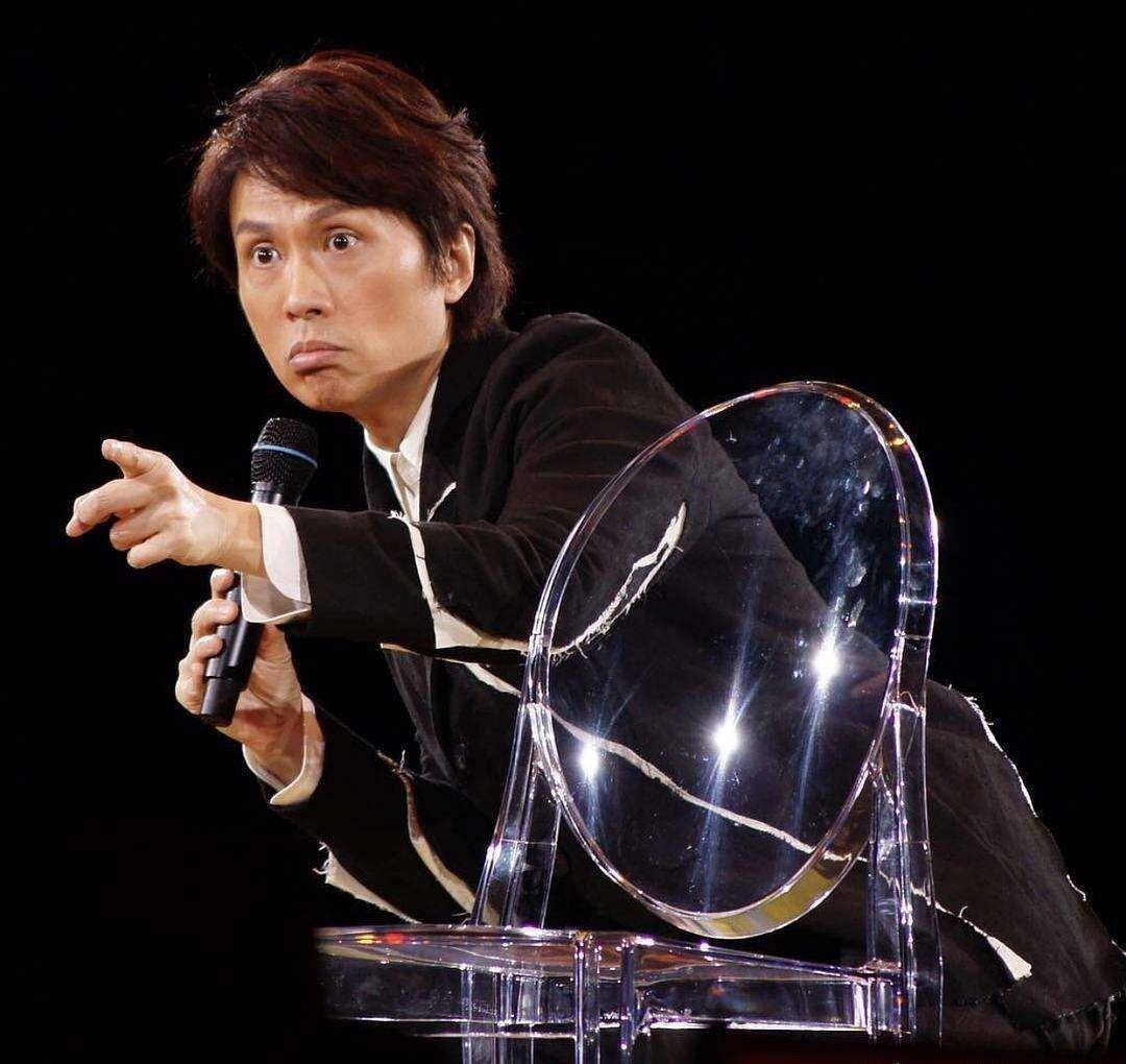 黄子华|黄子华:30岁退出演艺圈,比肩周星驰,辛酸往事成就一代传奇