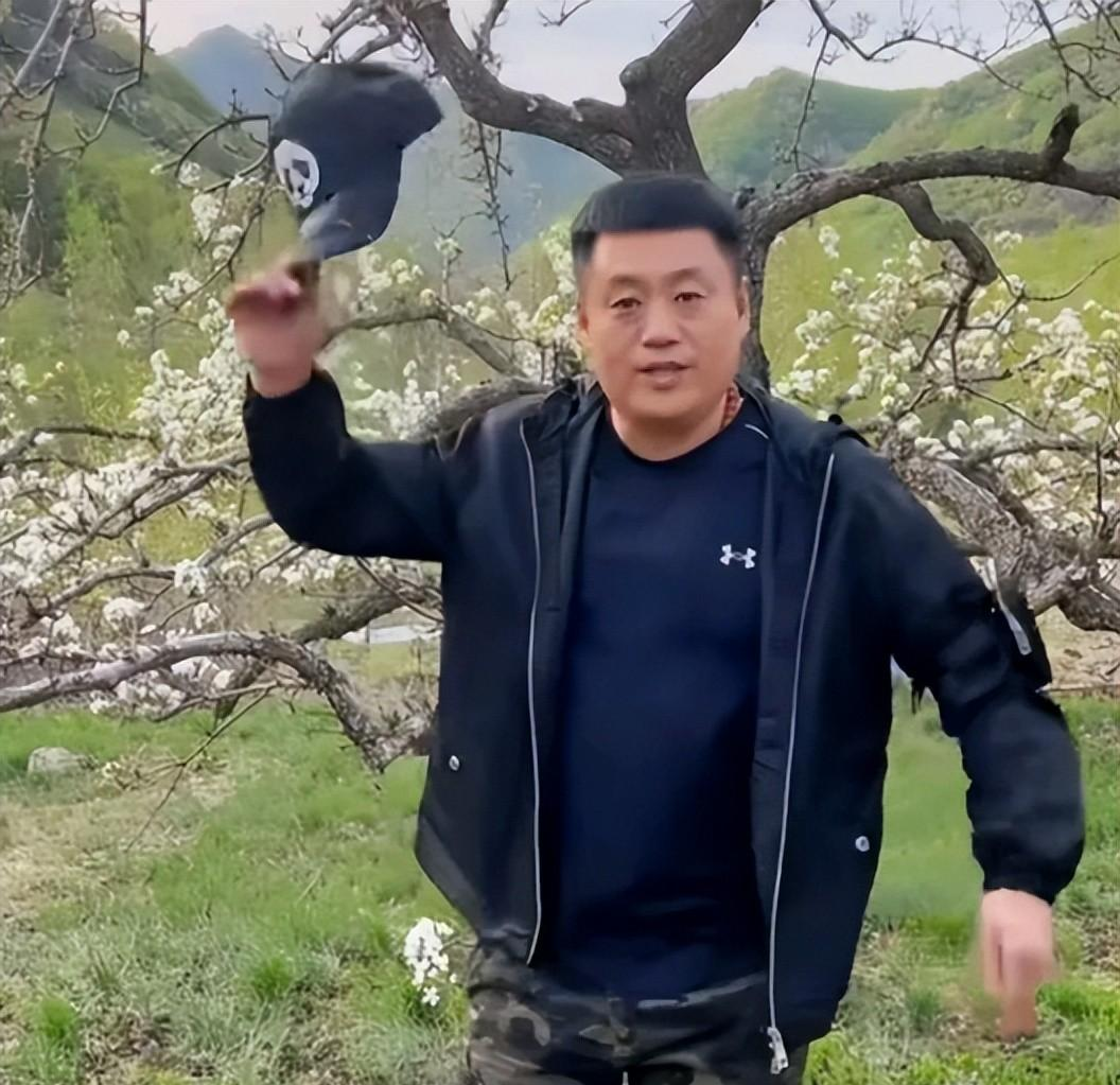 赵本山|赵本山8位徒弟现状，住桥洞，回乡务农，街头卖菜