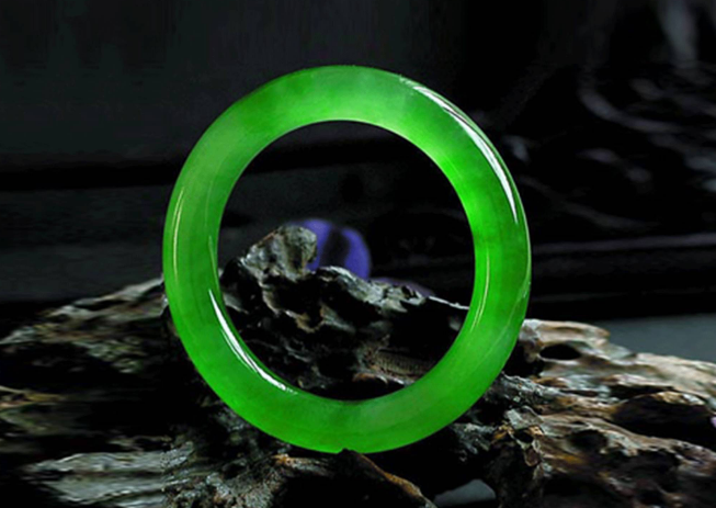 翡翠|买翡翠时要注意了,这三种属于“仿制品”,小心被“坑”