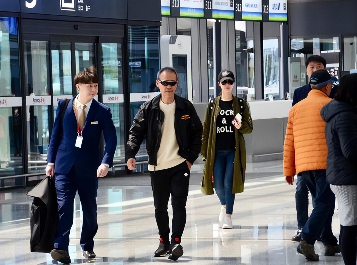 田朴珺|王石老来得女,一岁多的女儿乖巧,长大后肯定像妈妈一样是个美人