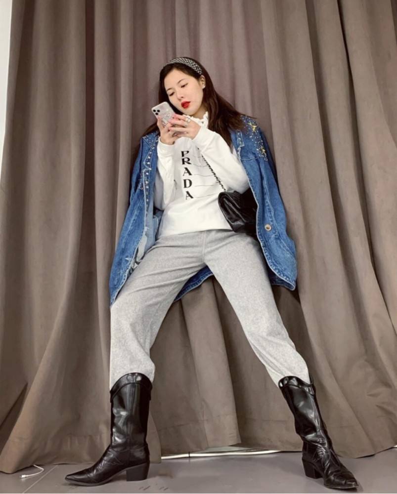 穿衣搭配|看了泫雅的时髦造型,才发现:对方私服好热辣,处处尽显时髦度