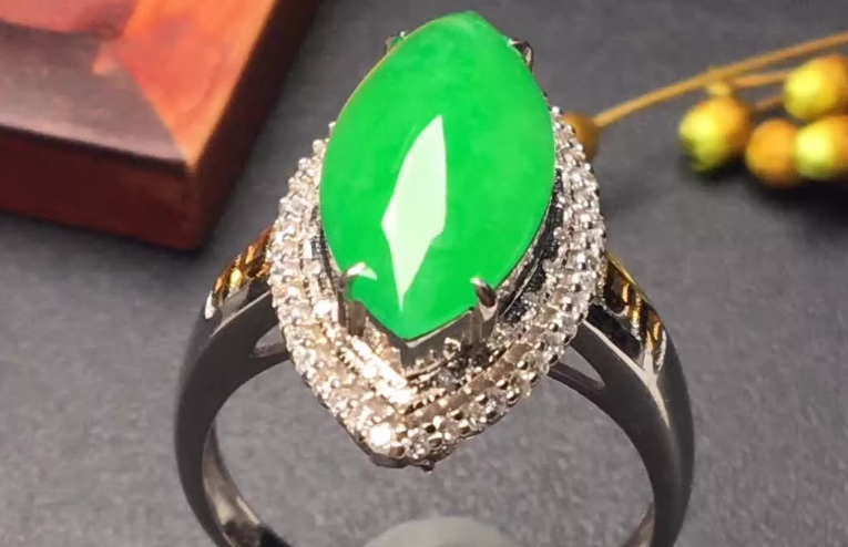 翡翠种水|翡翠种水对自身有何影响？哪种翡翠不可买，买翡翠前要多了解