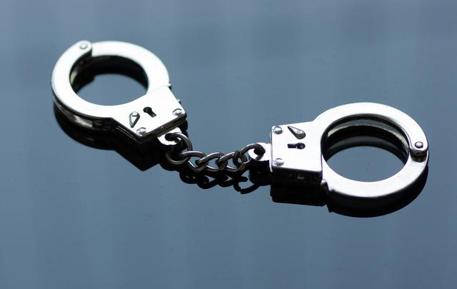 山西一语文老师补课时侵犯14岁男生!赔6万元获刑一年半