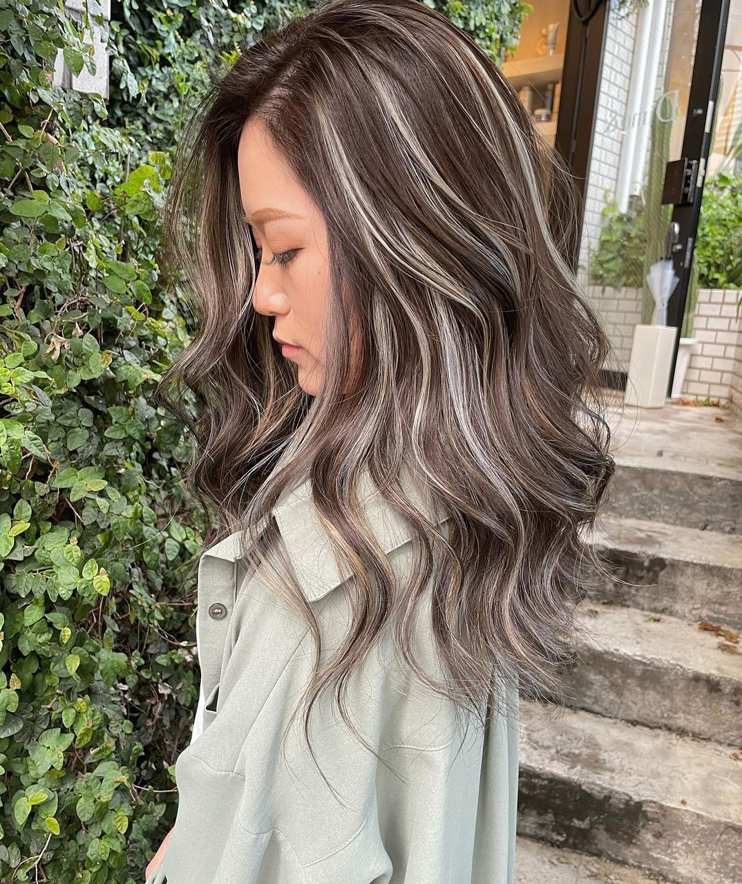 发型 女人发型别乱来,搭配上立体挑染,让你美出回头率