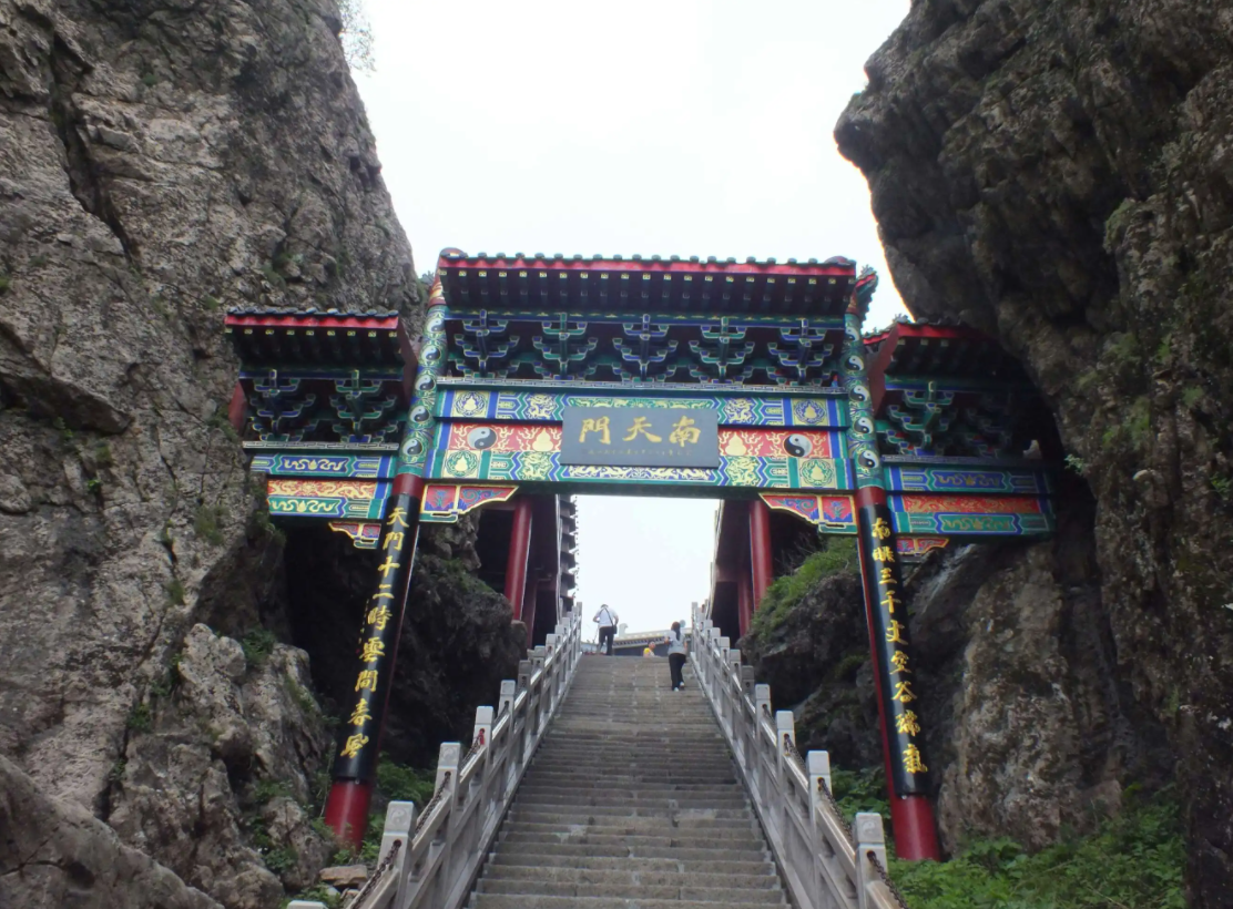 江陵|不知道去哪里旅游，那就来老君山吧，这里的景色真的很壮观