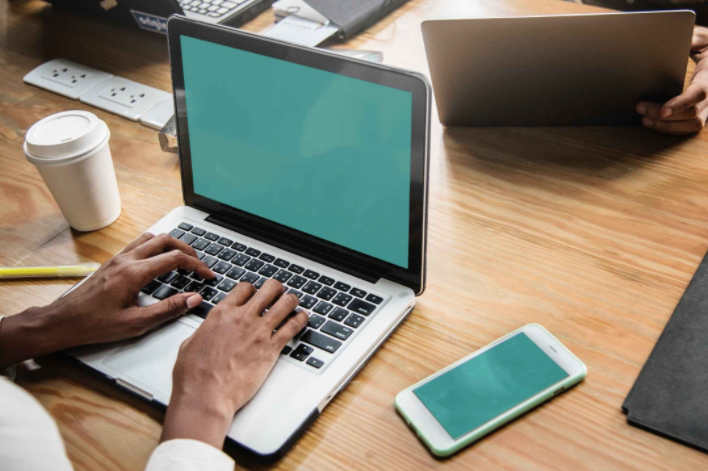 |职场也是一个小型社会，不仅需要人与己之间良好的关系