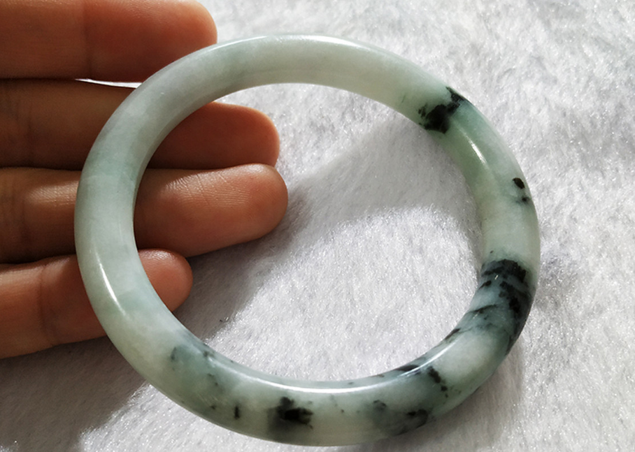 珍珠|翡翠手镯上的飘花是什么?和癣有什么区别?不是相同的物质