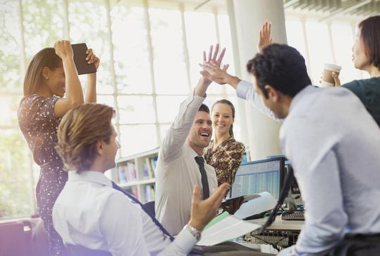 穿衣搭配|在职场上，很多人总喜欢做一些“老好人”，没有原则性，总是被人欺负