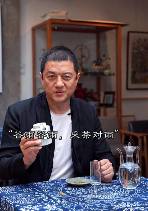 李亚鹏|李亚鹏:谷雨时节尝鲜儿,自曝最爱吃重口味的时令小菜“焯香椿”