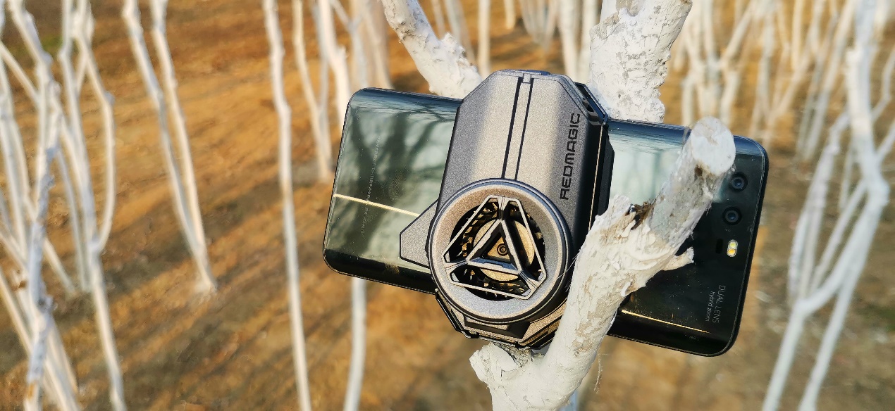 USB|手機凍手是什么體驗——紅魔渦輪散熱背夾評測