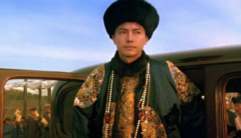 尊龙|曾是亚洲颜值天花板,如今发福成油腻大叔,童年生活悲惨身世成谜