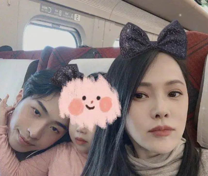 伊能静|伊能静，再次回应婚变：去美国，是照顾儿子，感谢秦昊的理解