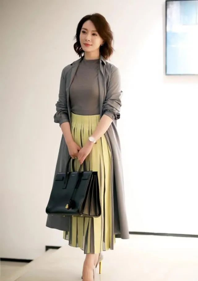 教师|六爻占卦明年工作、事业运