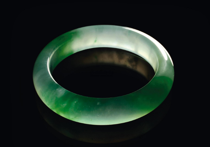 |世上没有完美无暇的翡翠，有瑕疵的才是真货，假货才会完美无瑕