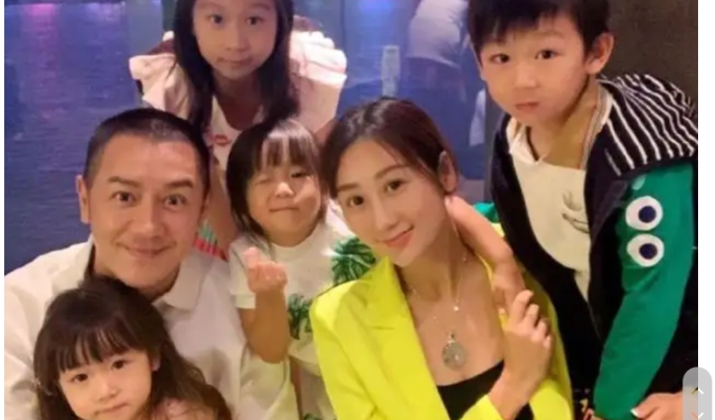 陈浩民|陈浩民让保姆吃剩饭睡沙发，让网友不满，霸气回应：我是老板