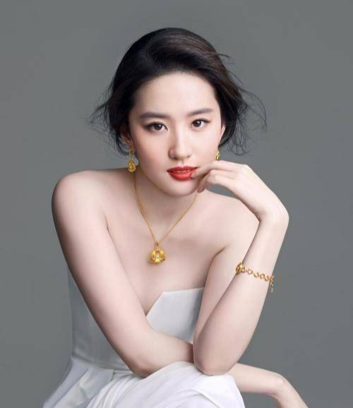 李沁|5位不整容还美出天际的女星，李沁排到最后，第一位美得一塌糊涂