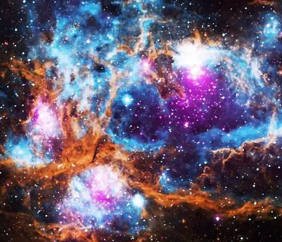 走进宇宙山:船底座星云的一部分,高达3光年!