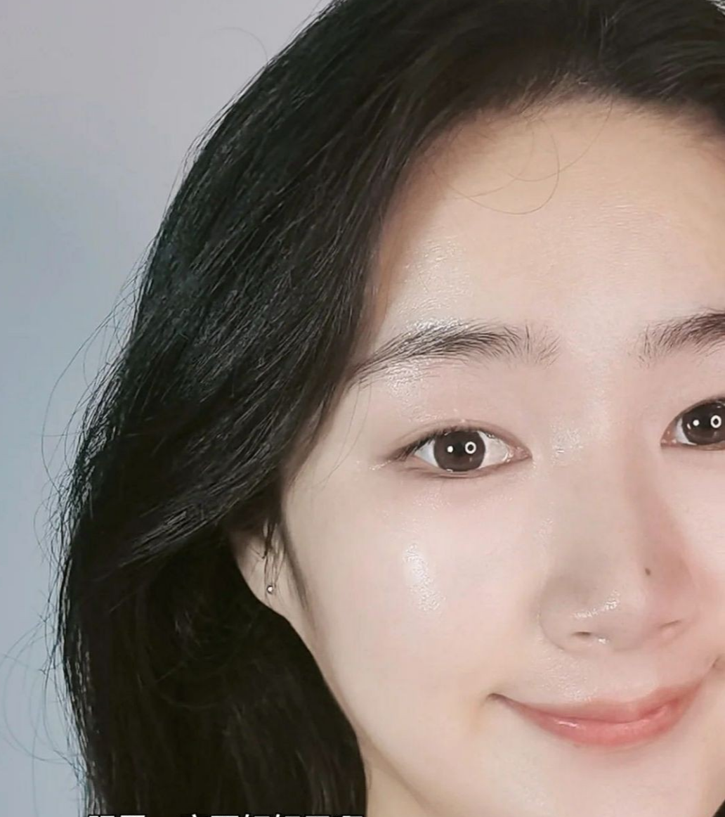 眼霜 眼霜，早上涂还是晚上涂？怎么涂？别搞错了，不然眼霜再贵也浪费