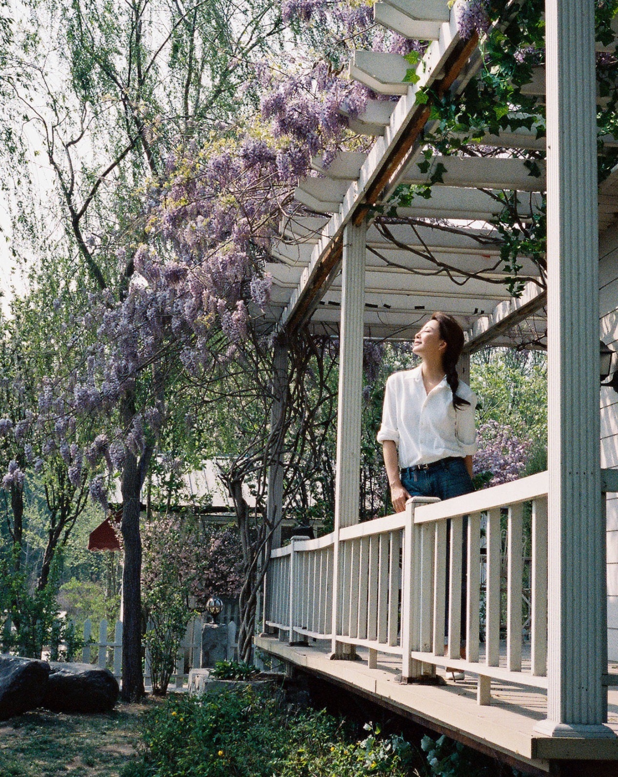 殷桃|殷桃散发干净成熟韵味，岁月不败美人