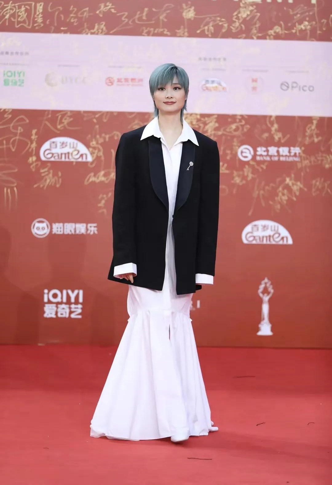 北京电影节|北京电影节全豁出去了!姚晨露大腿根,陈都灵化浓妆秦海璐矮又胖