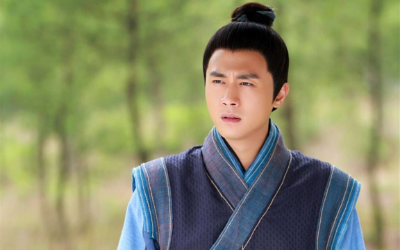 杜淳|杜淳爱女满周岁夫妻在家庆生，女儿抓蛋糕超可爱，引粉丝赞美