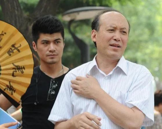 郭达|郭达：20次荣登春晚舞台，与妻子恩爱多年，儿子成了最大的骄傲