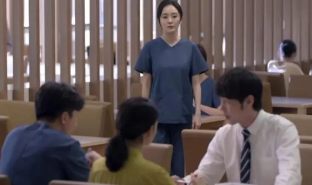 白宇|《谢谢你医生》中杨幂的双眼皮，白宇面部的皱纹，都说明了滤镜非常真实