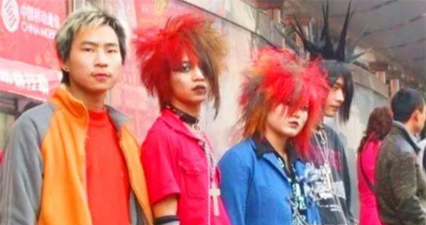 发型|百年间，男性发型有6次变迁史，06年的“洗剪吹”至今无法理解