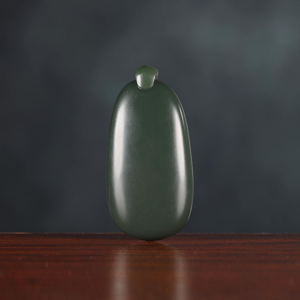 |这两种很像的和田玉，该怎么分辨？