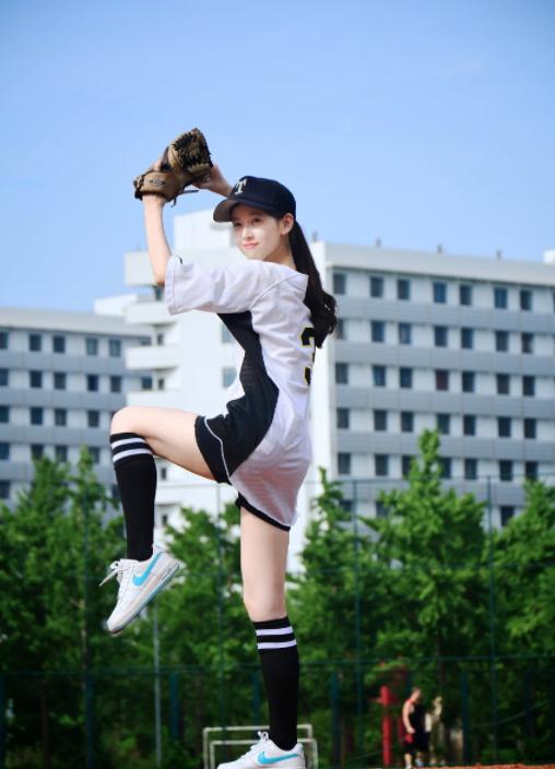 章泽天|章泽天新年晒登山照片,原相机视角颜值超赞,网友疑拍摄者为刘强东