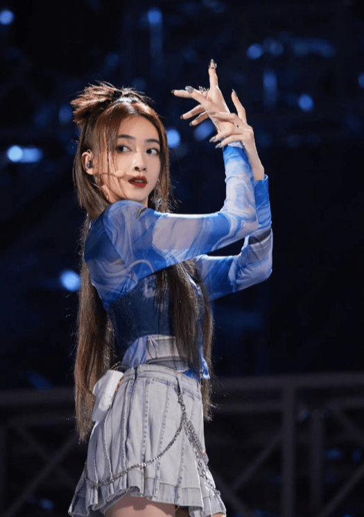 王心凌|《乘风破浪》总决赛10人成团，王心凌获C位总冠军，吴谨言意难平