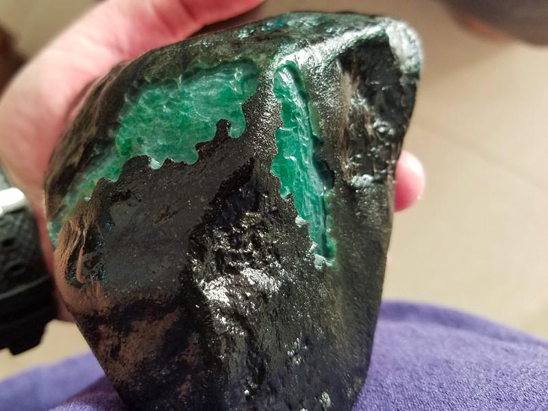 翡翠|缅甸生产翡翠，缅甸人却不爱购买，这到底是为什么呢？