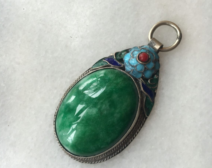 翡翠|老翡翠和古董一样值钱吗？这个可不一定，要看它的自身和文化价值